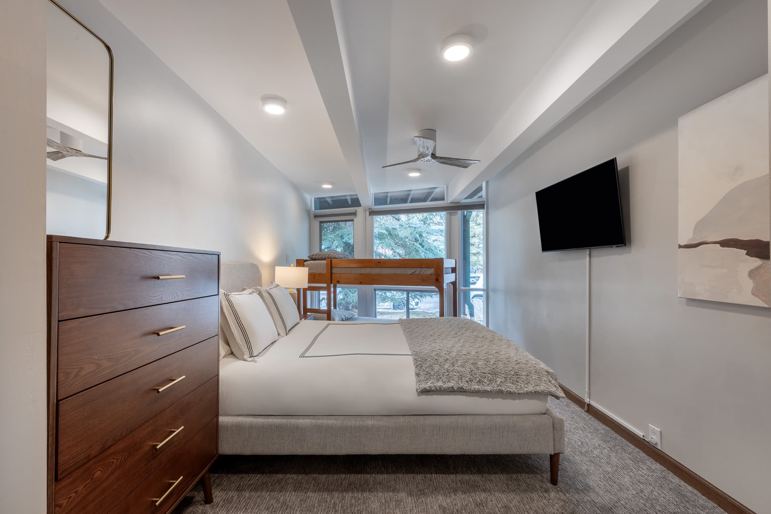 Guest bedroom — queen bed & bunks