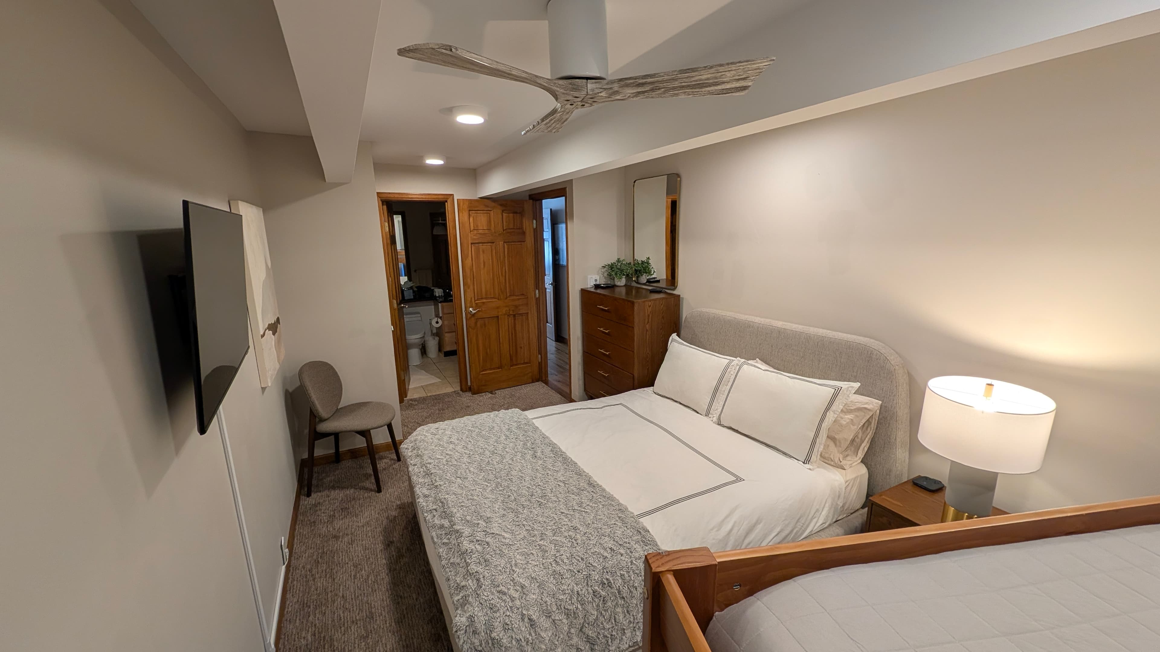 Guest bedroom